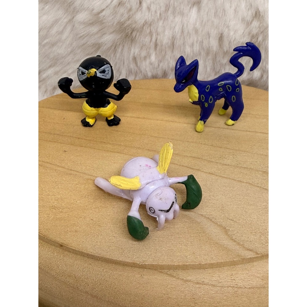 Pokemon Mini Figures Blk & White Generation V Deerling Sewaddle Pidove Lot of 3